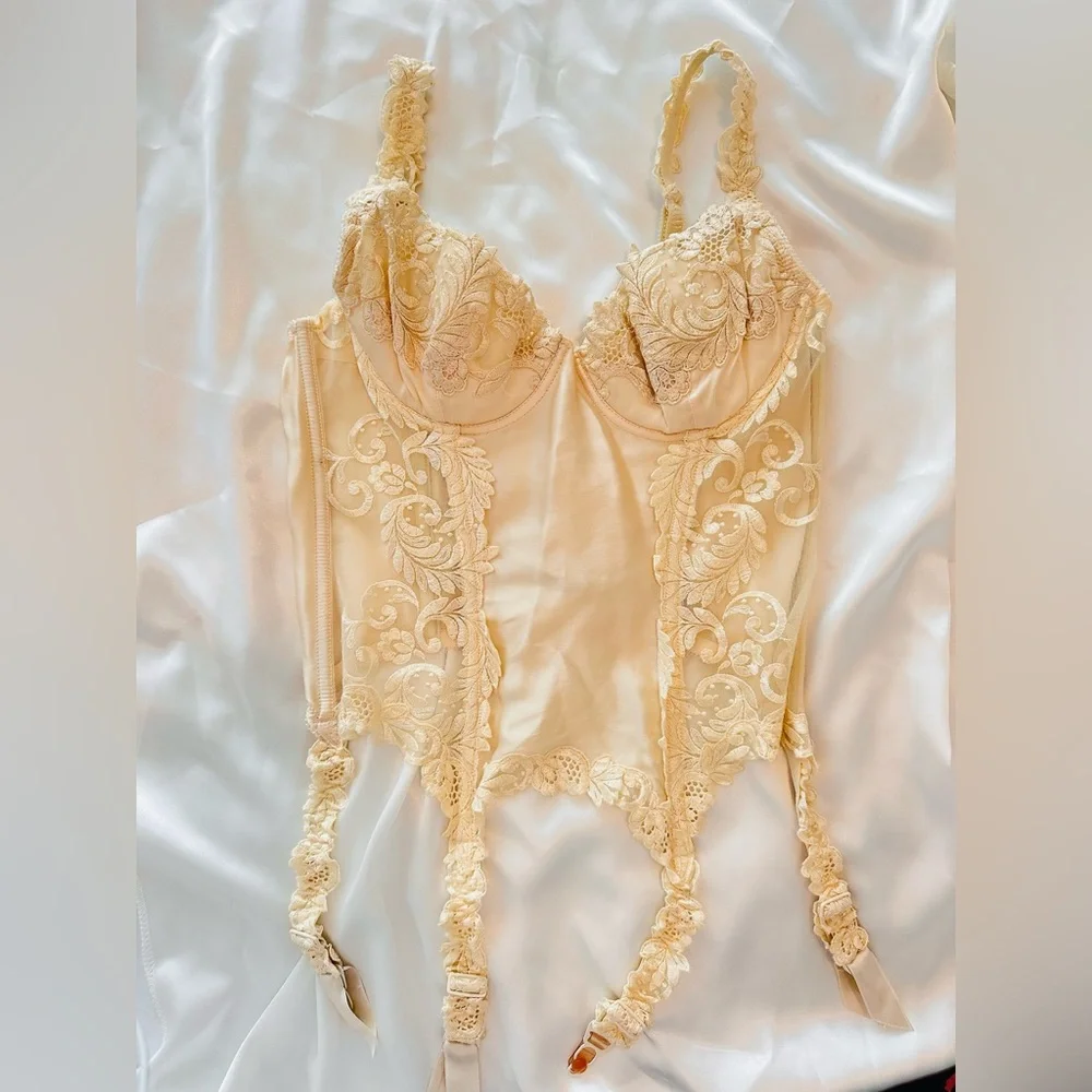 La Perla Gold label Elegant Cream Lace Bustier with garters